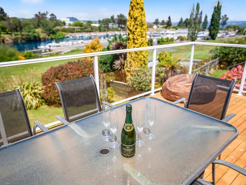 Central Riverside Retreat - Taupo Holiday Home Luaran gambar