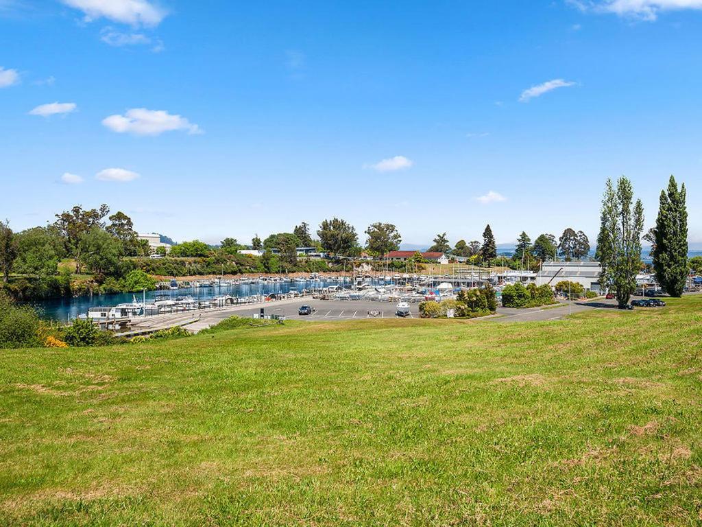 Central Riverside Retreat - Taupo Holiday Home Luaran gambar