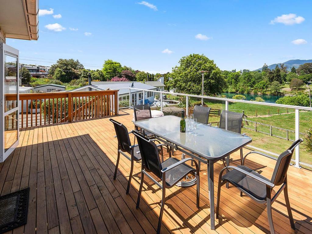 Central Riverside Retreat - Taupo Holiday Home Luaran gambar